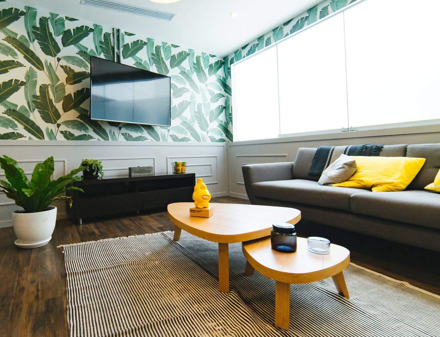 header-living-room-plants-min.jpg
